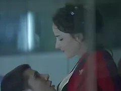 红头发的女士对她父亲的朋友做爱