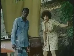 他用癌症舔猫，并向一个热辣的女朋友扔了几根棍子